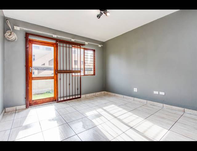 2 BEDROOM APARTMENT TO LET IN WELTEVREDEN PARK